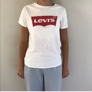 Levi’s t-shirt